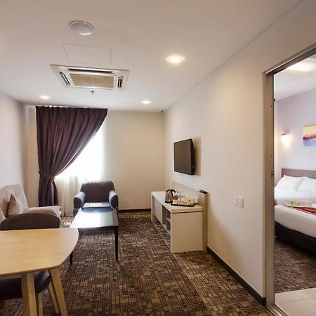 Amansari Hotel Nusajaya Exterior foto