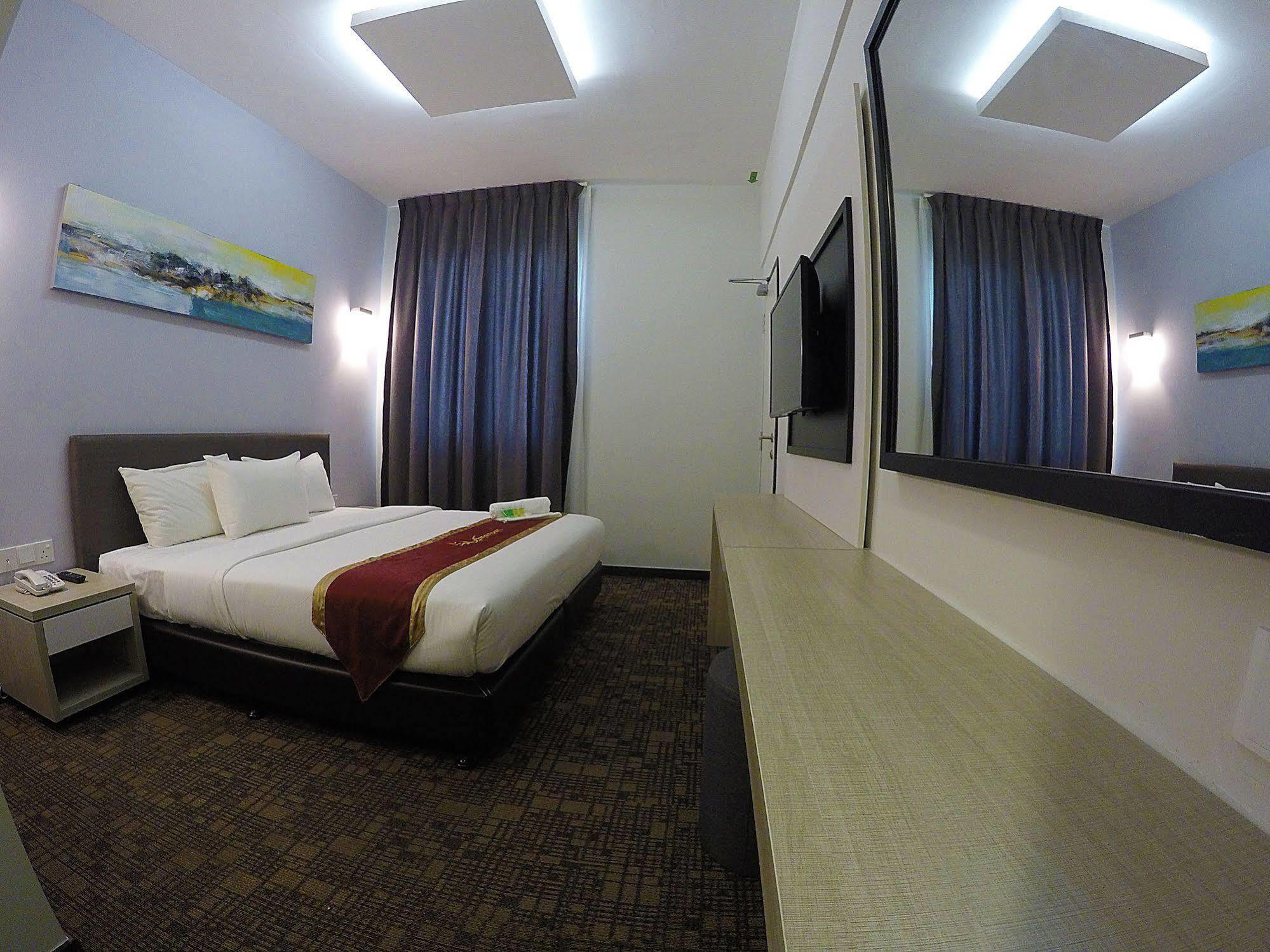 Amansari Hotel Nusajaya Exterior foto