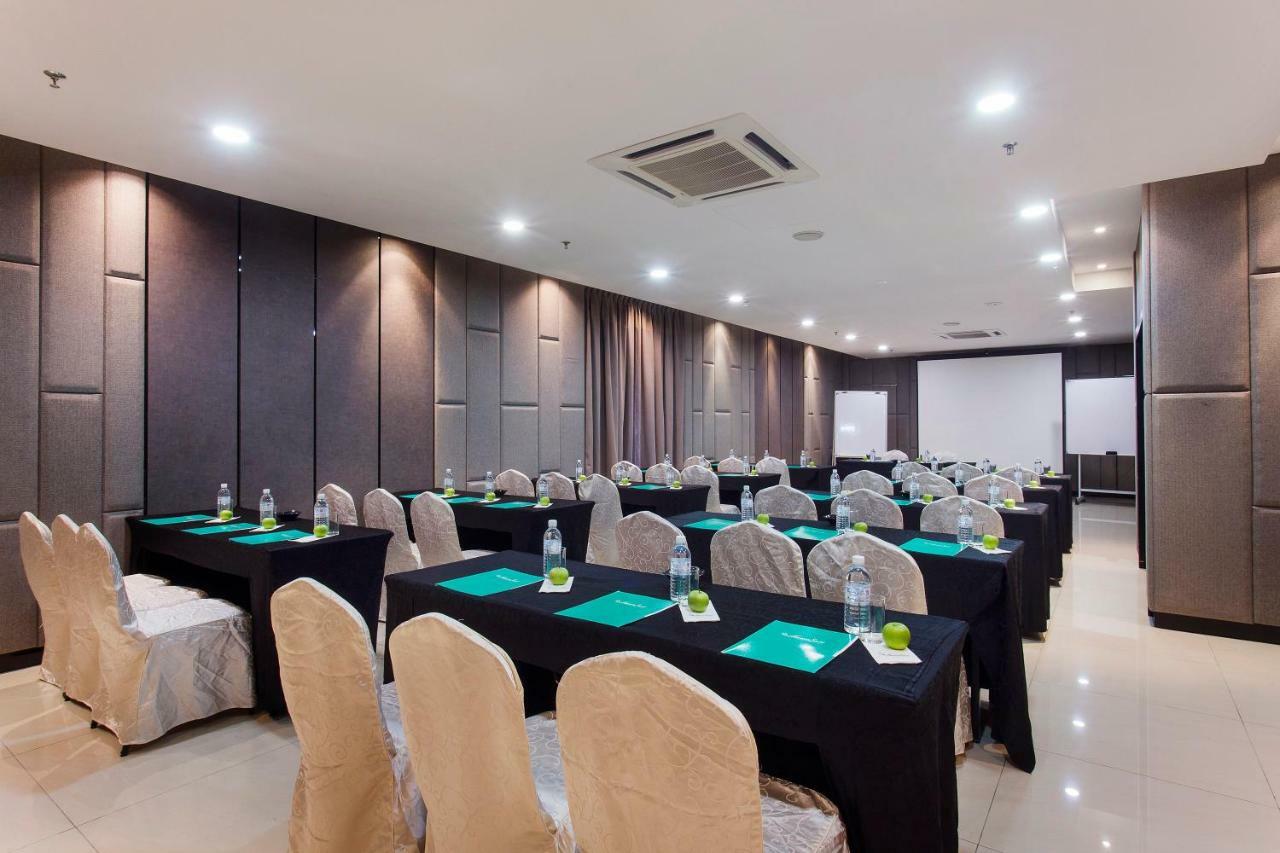 Amansari Hotel Nusajaya Exterior foto