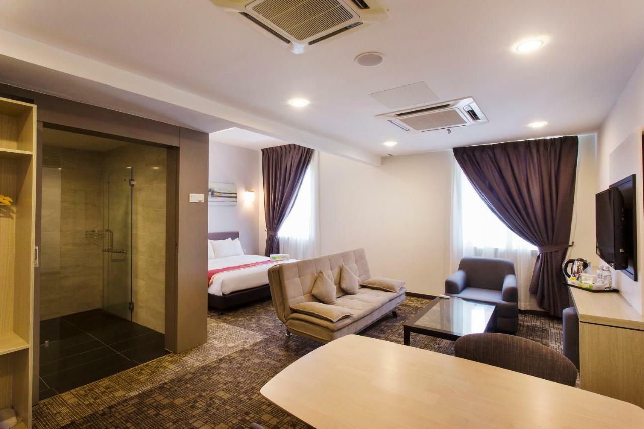 Amansari Hotel Nusajaya Exterior foto